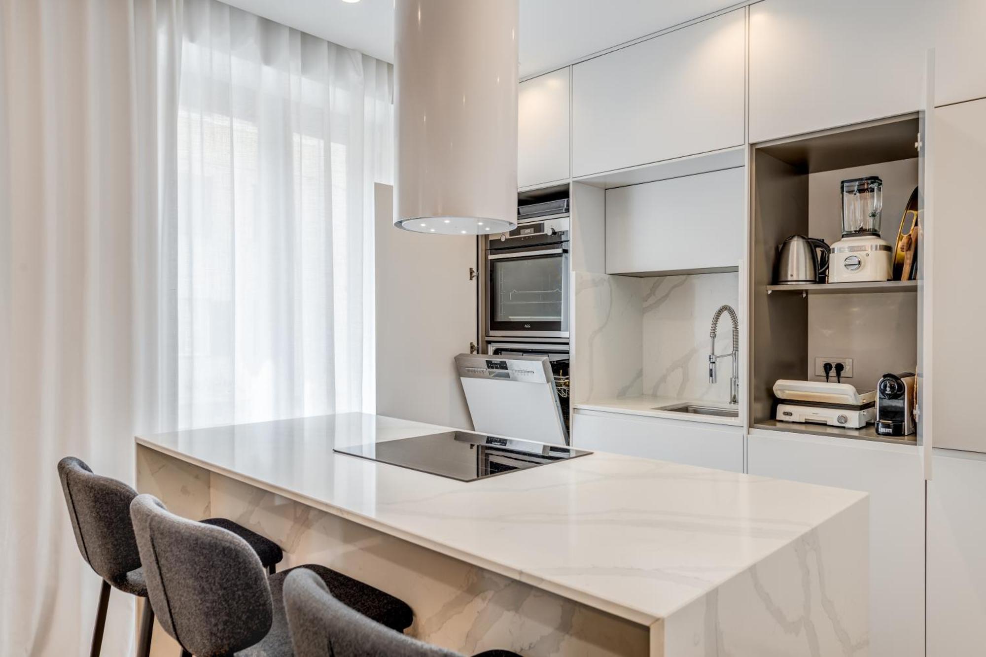 Top Location! Spacious Lux Apartment -5 Min From Beach & Centre Split Bagian luar foto