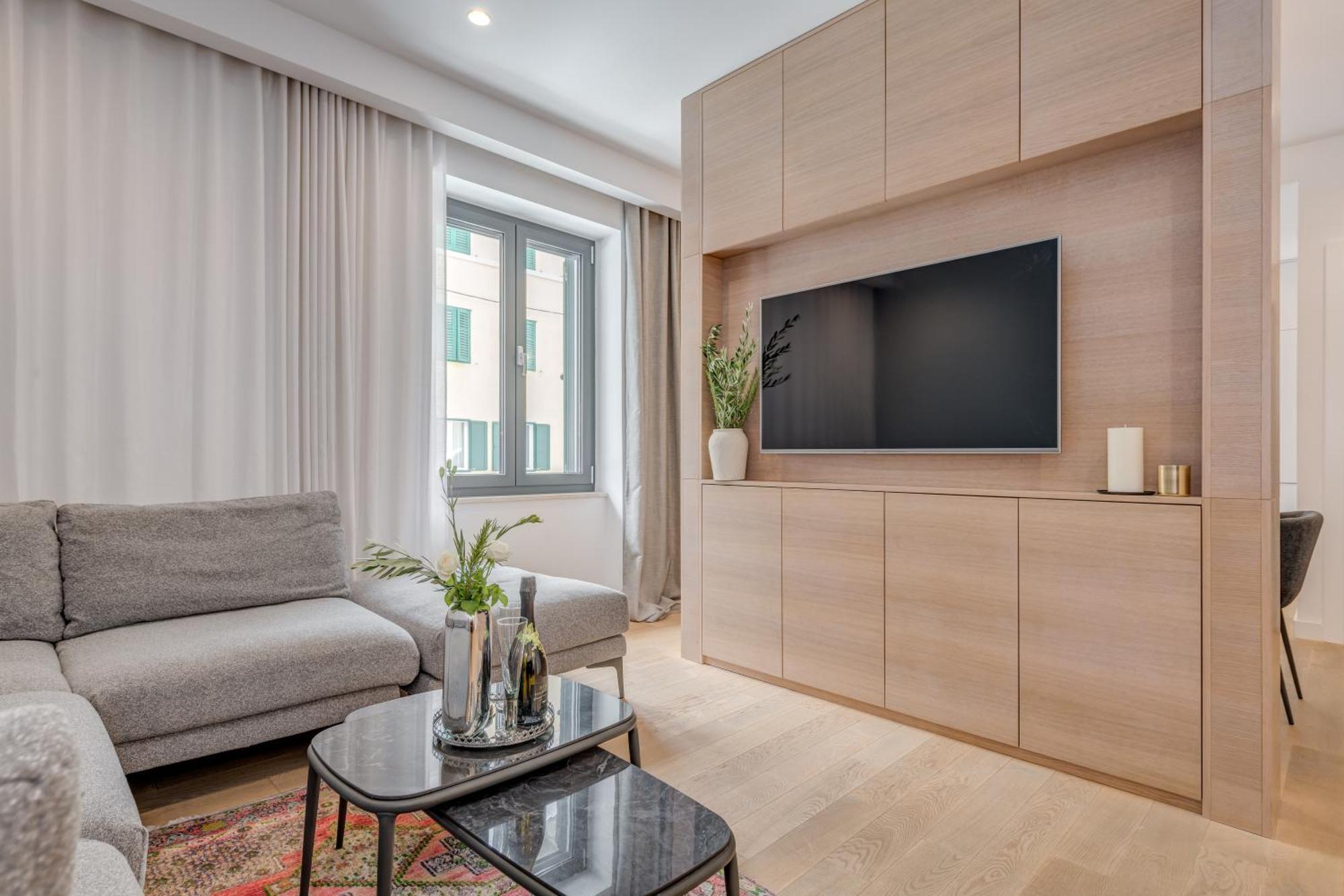 Top Location! Spacious Lux Apartment -5 Min From Beach & Centre Split Bagian luar foto