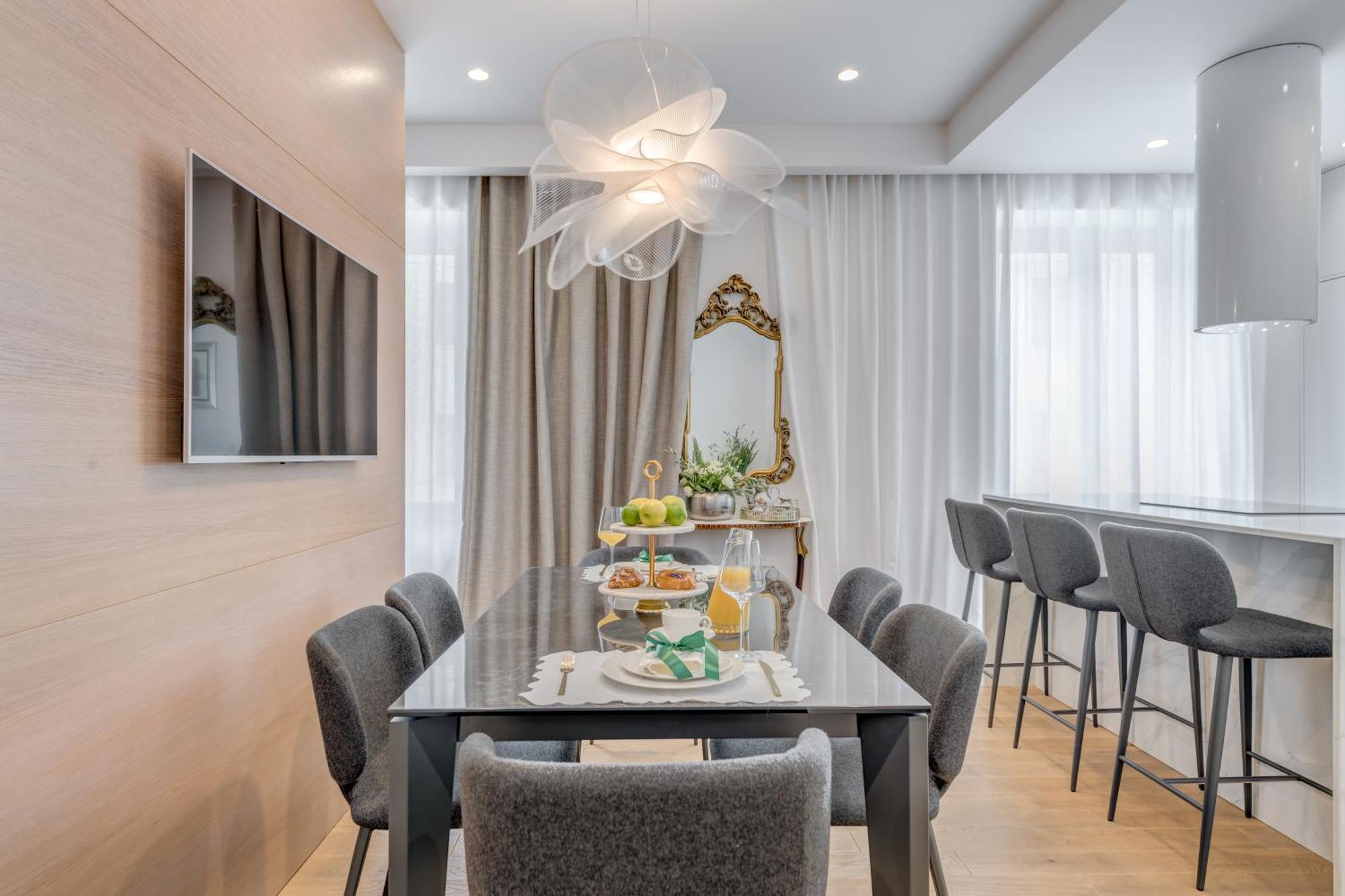 Top Location! Spacious Lux Apartment -5 Min From Beach & Centre Split Bagian luar foto